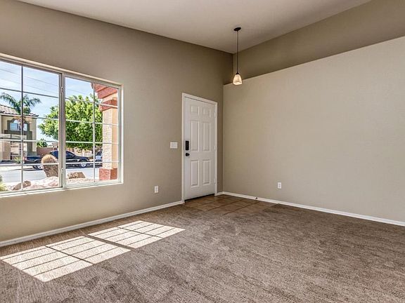 5th image of 833 S Chatsworth