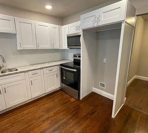 3rd image of 2323 W Lovers Ln