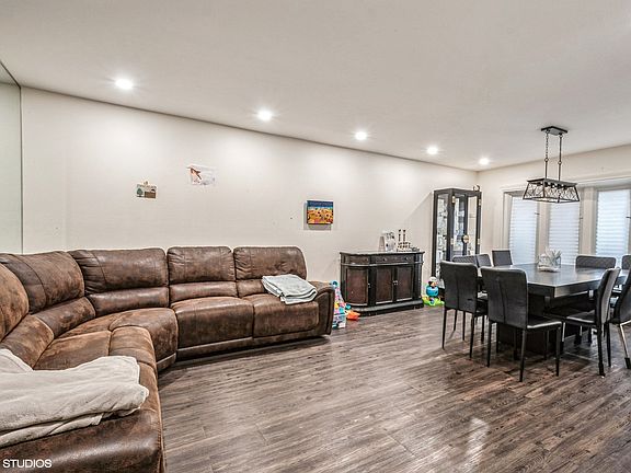 2nd image of 2856 W Touhy Ave Unit A