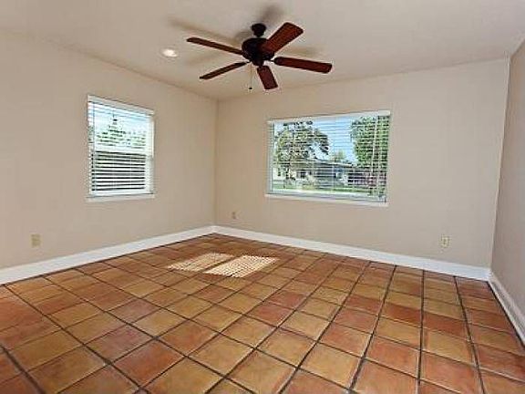 3rd image of 1204 Los Robles Blvd