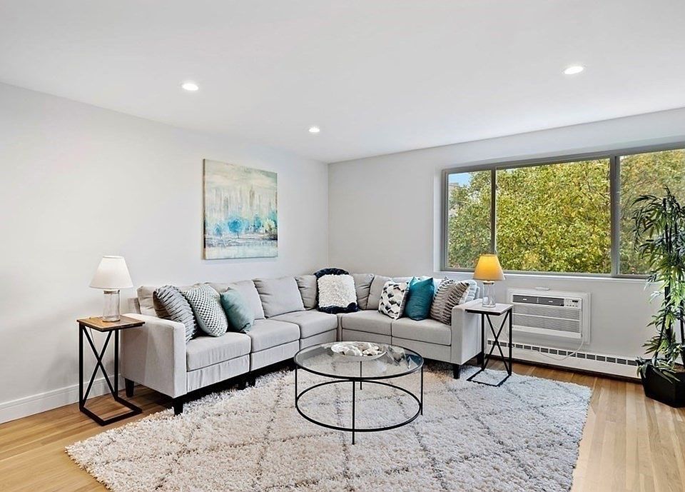 1st image of 50 Green St APT 402