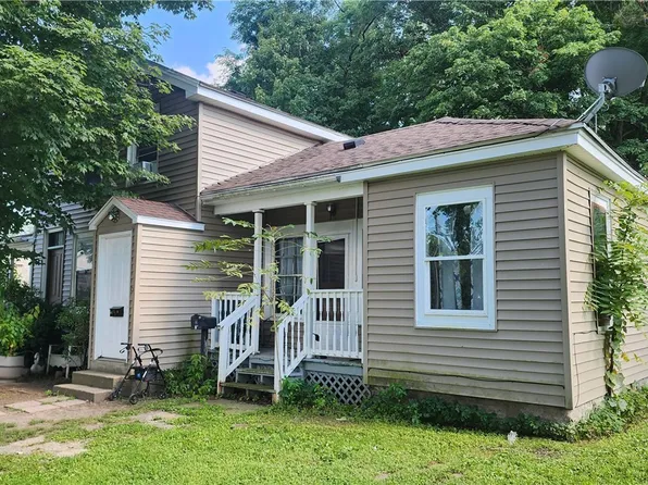 10 Walnut St, Gowanda, NY 14070