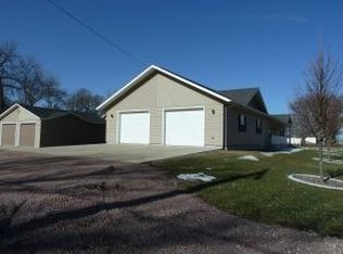 201 3rd St NE, Lake Preston, SD 57249