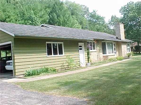 1100 College Dr, Decorah, IA 52101