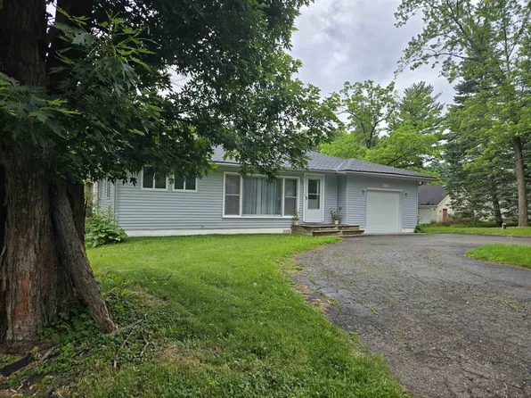 6777 Dandison Blvd, West Bloomfield, MI 48324