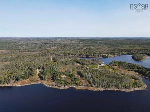 14 8th St, Sonora, NS B0H 3C0