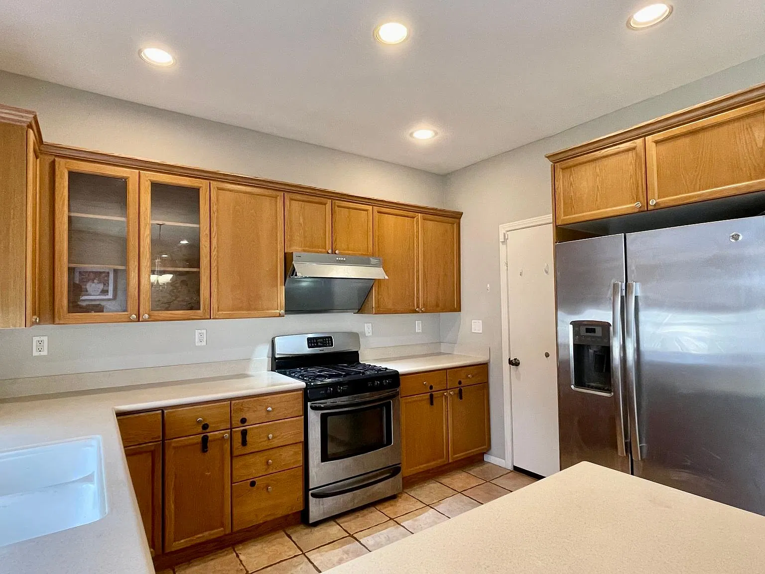 3 bed, 2.5 bath, 1621 sqft, $5,248 — Photo 4