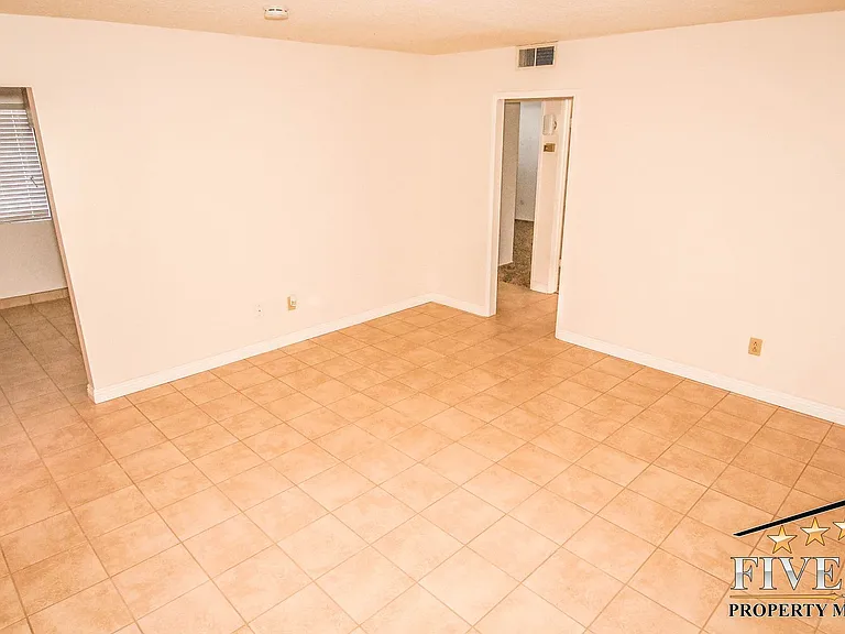 2700 Ashe Rd — Photo 3