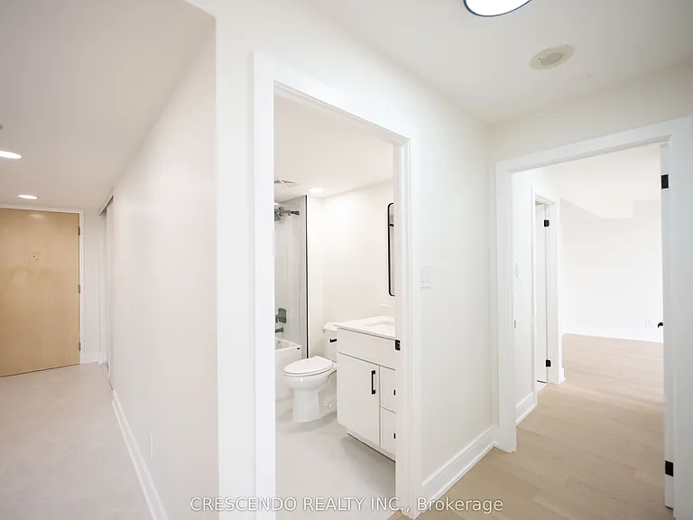 50 Eglinton Ave W #1006 — Photo 13