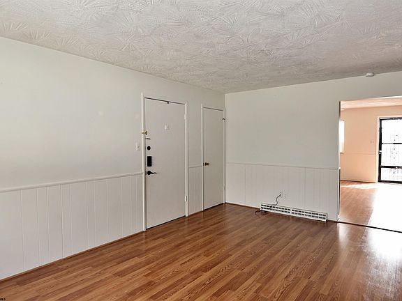5th image of 609 Hickory Ln #B