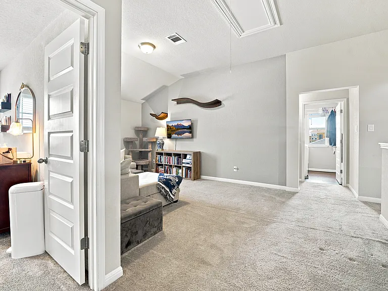 Upstairs living room/flex space
