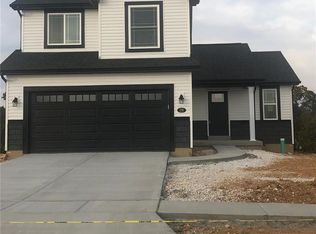 376 Valley Bluff Dr, Wentzville, MO 63385