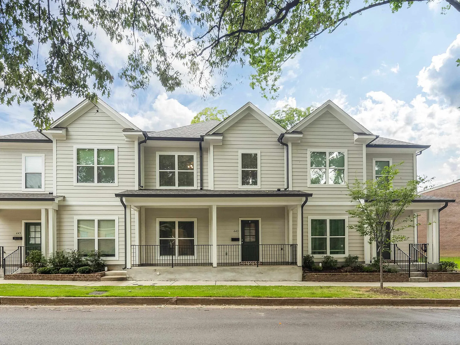 3 bed, 3.0 bath, 1700 sqft, $2,550 — Photo 1