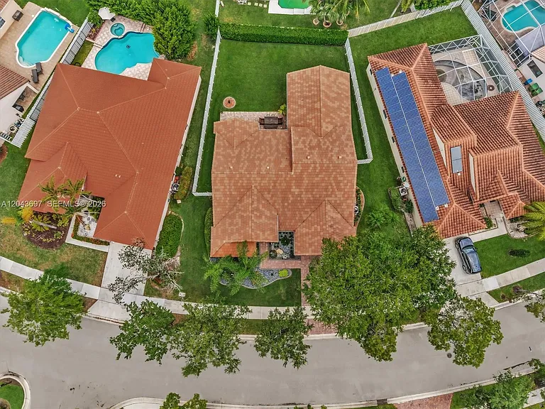 639 Verona Pl — Photo 76