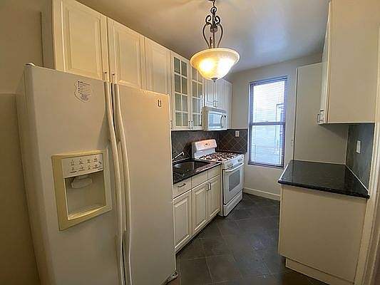 4th image of 4133 49th St APT 3R