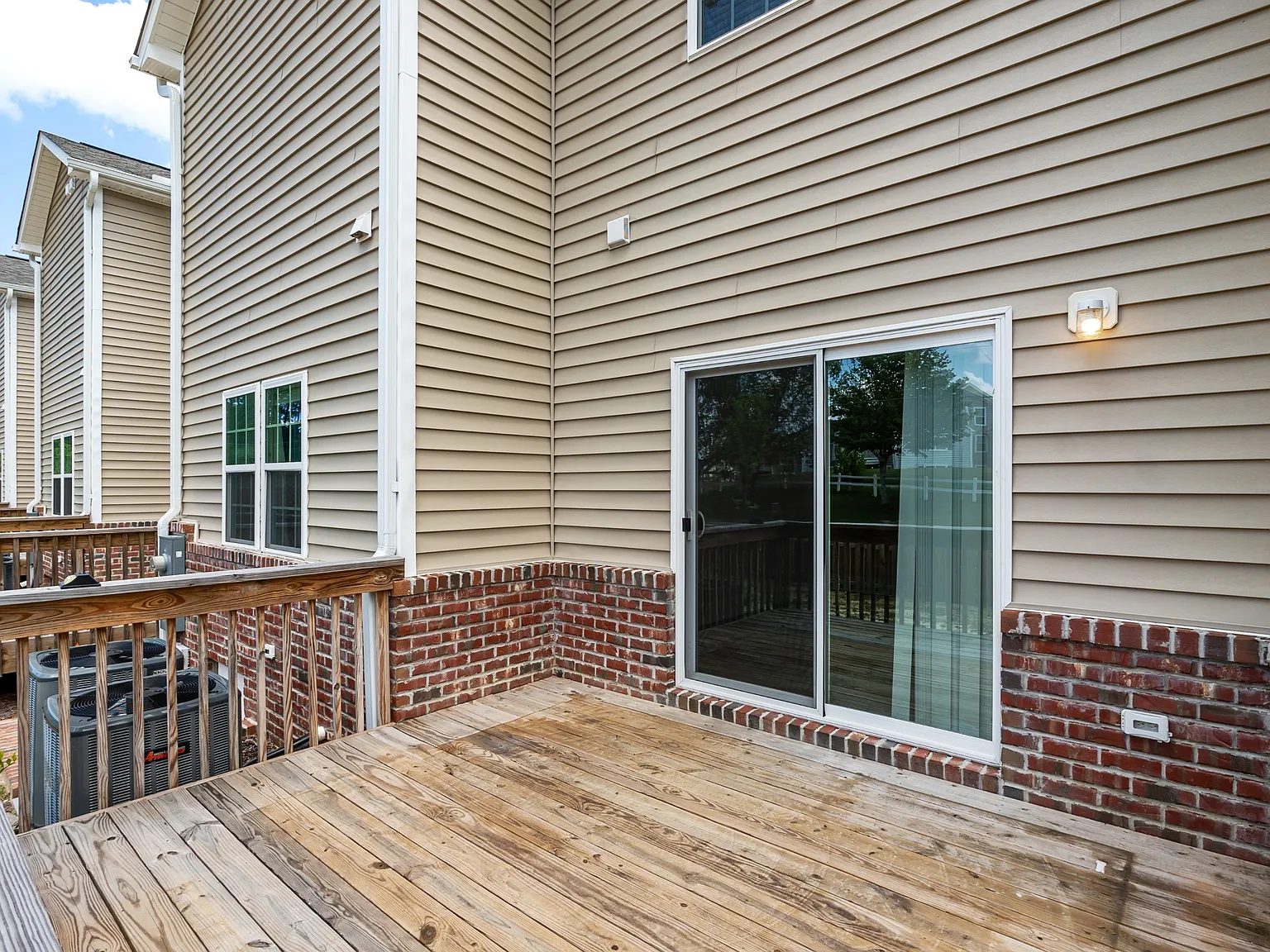 Ducks Landing - 830 — Photo 2