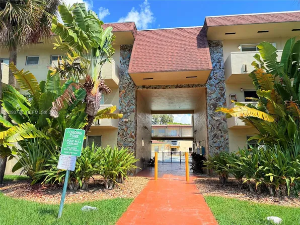 7505 SW 82nd St APT 305, Miami, FL 33143