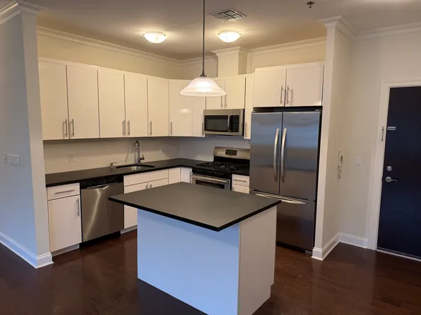 2001 Hudson Terrace image 3 of 16