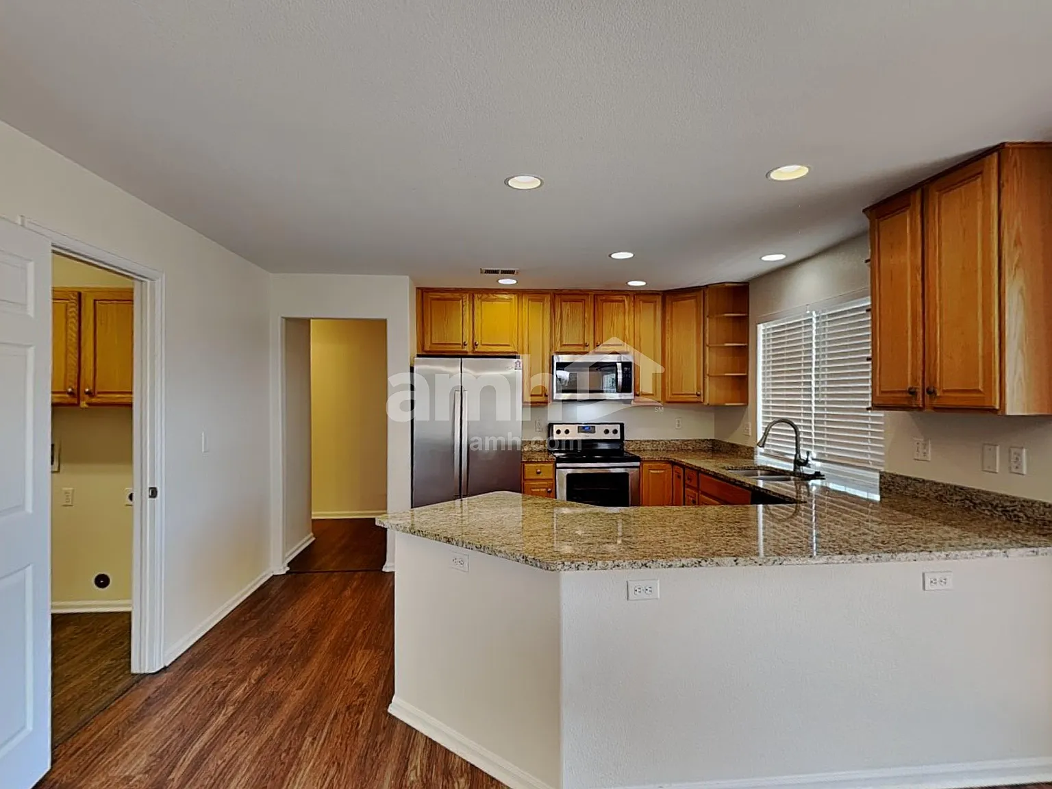 3 bed, 2.0 bath, 1279 sqft, $2,650 — Photo 4
