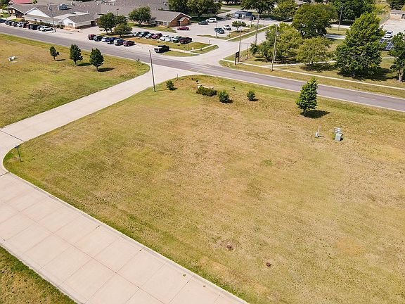 4th image of 502 Bluestem Dr