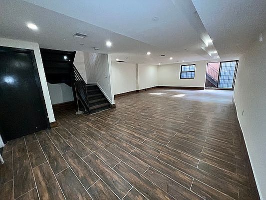 2nd image of 744A Willoughby Ave #A