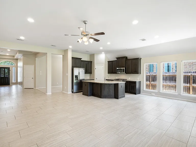 2434 Valencia Crst — Photo 18