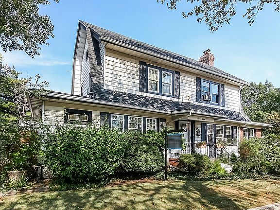 2nd image of 2941 Avenue