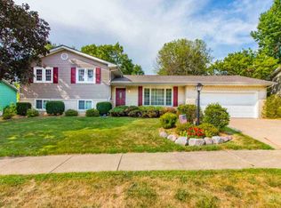 1013 W Centennial Dr, Peoria, IL 61614