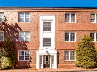 921 S Hanley Rd APT E, Saint Louis, MO 63105