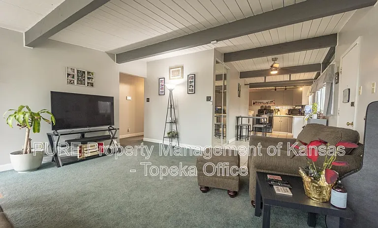 1629 SW 24th St — Photo 3
