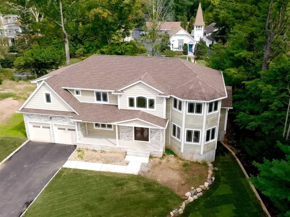 35 Jones Ct, Norwood, NJ 07648