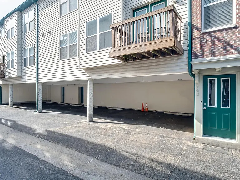 943 Baxter Ave #101 — Photo 23