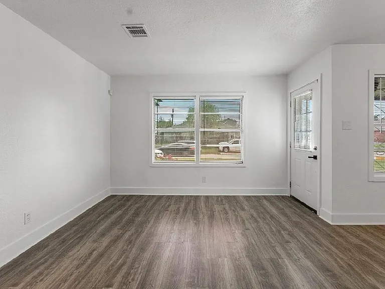 4303 Dacca Dr — Photo 10