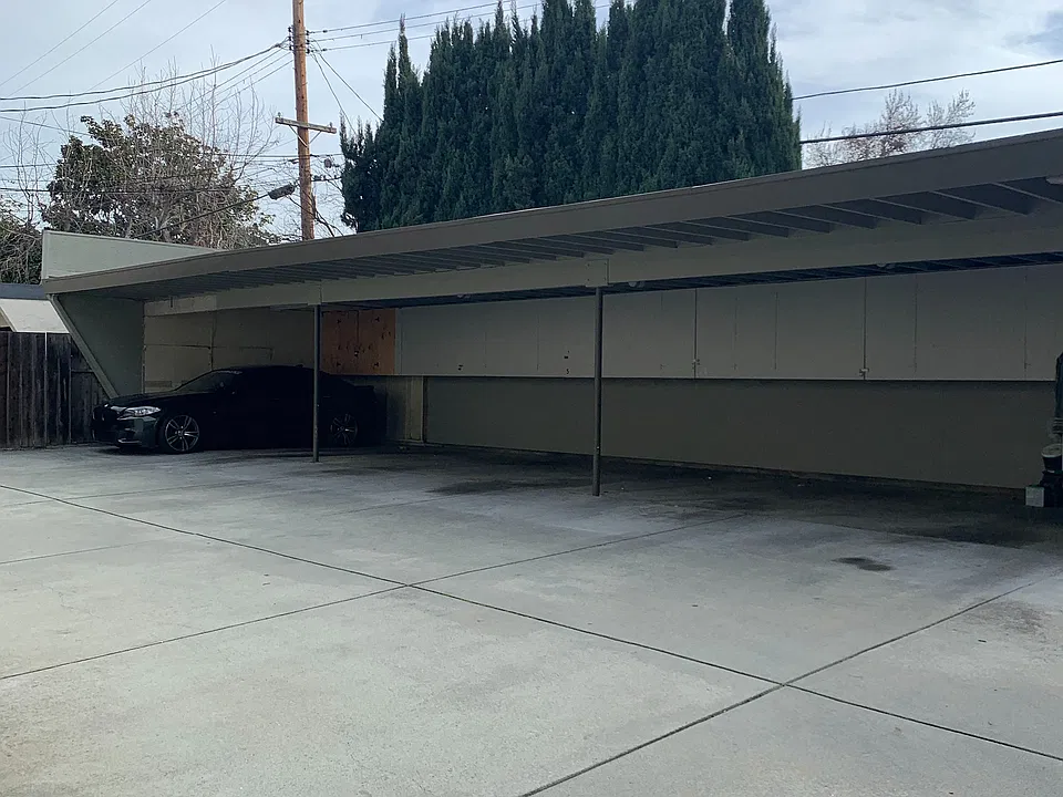 Building Photo 3