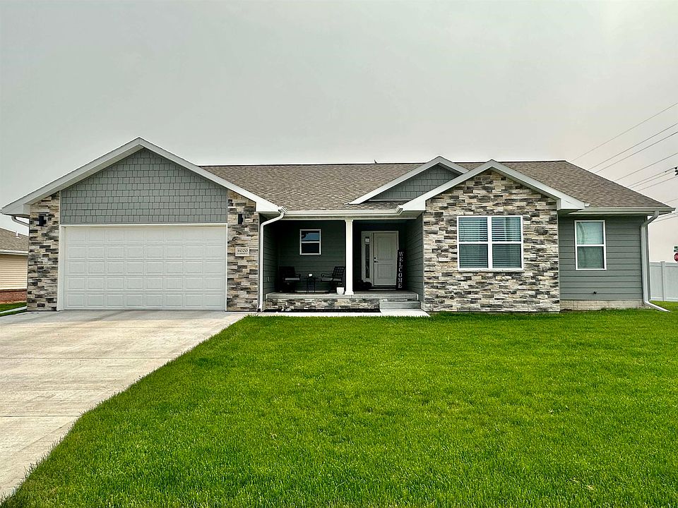 1st image of 4020 W Parkland Cir.