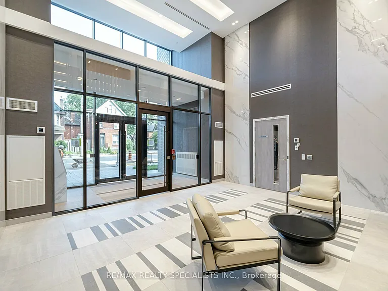 415 Main St W #703 — Photo 3