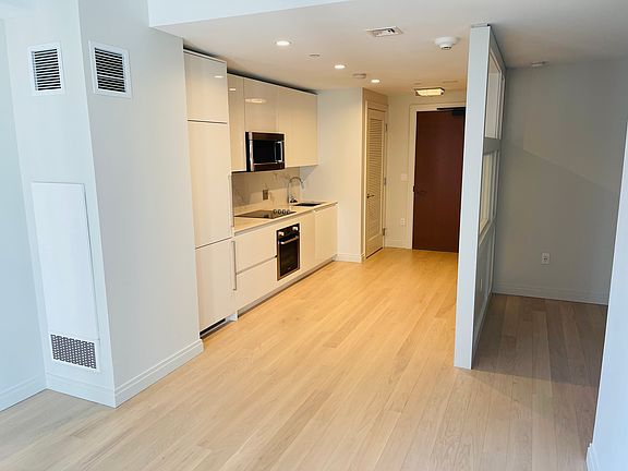 2nd image of 135 Seaport Blvd #910
