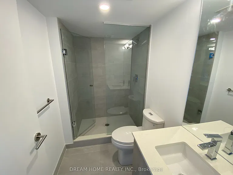 47 Mutual St #807 — Photo 10