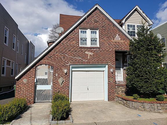 4th image of 1014 Chandler Ave