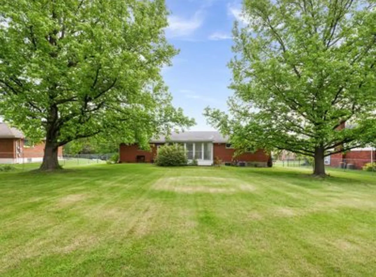 4 bed, 1176 sqft, $2,430 — Photo 3