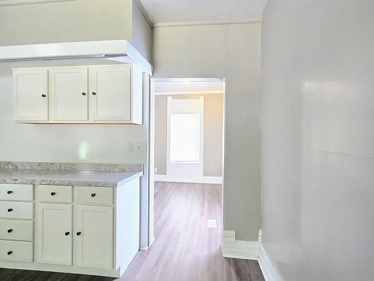 321 S Union St — Photo 4