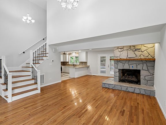 3rd image of 916 Quail Ave