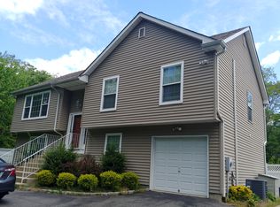 421 Old Town Rd, Port Jefferson Station, NY 11776