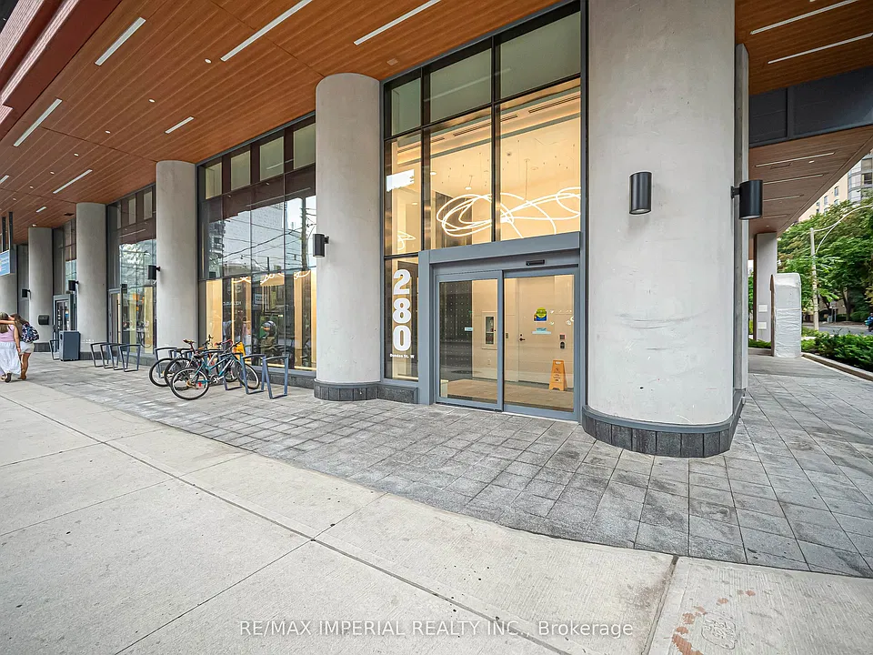 280 Dundas St W #601