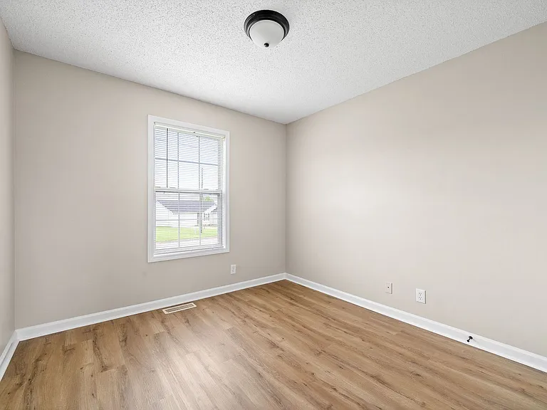 704 Shetland Dr — Photo 14