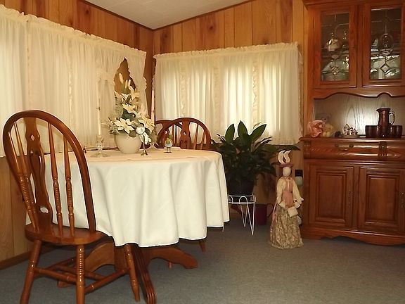 5th image of 188 Oak Ln