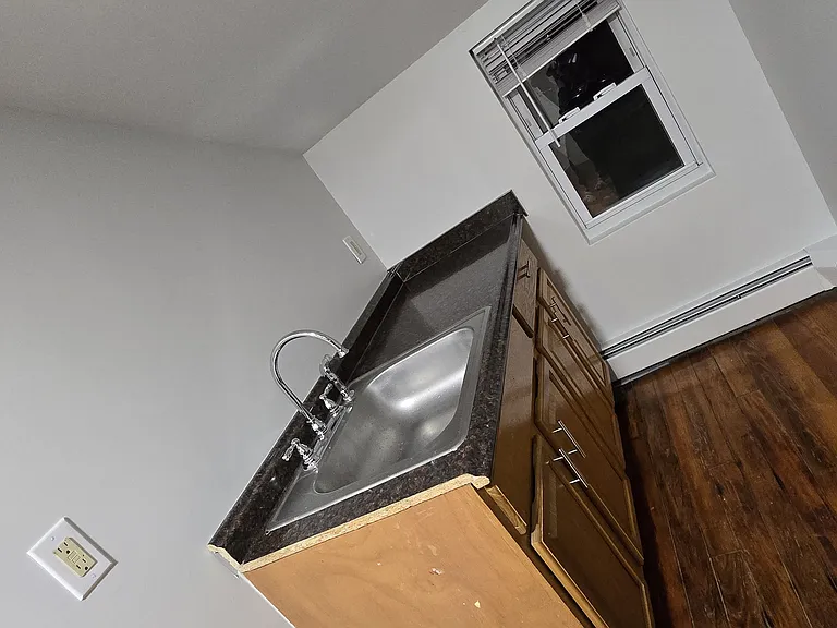 131-133 Morris Ave #3 — Photo 6
