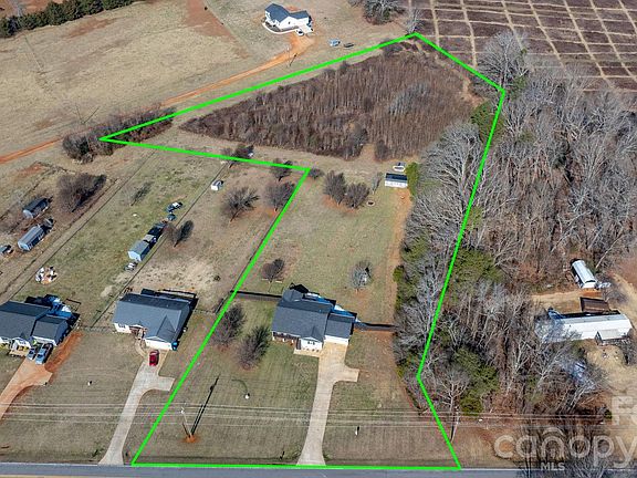 3rd image of 3842 E Maiden Rd