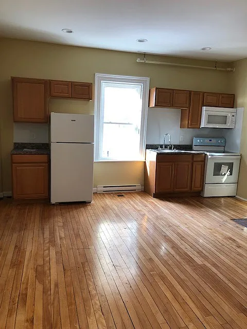 15 LLC 2 Pike Street — Photo 4