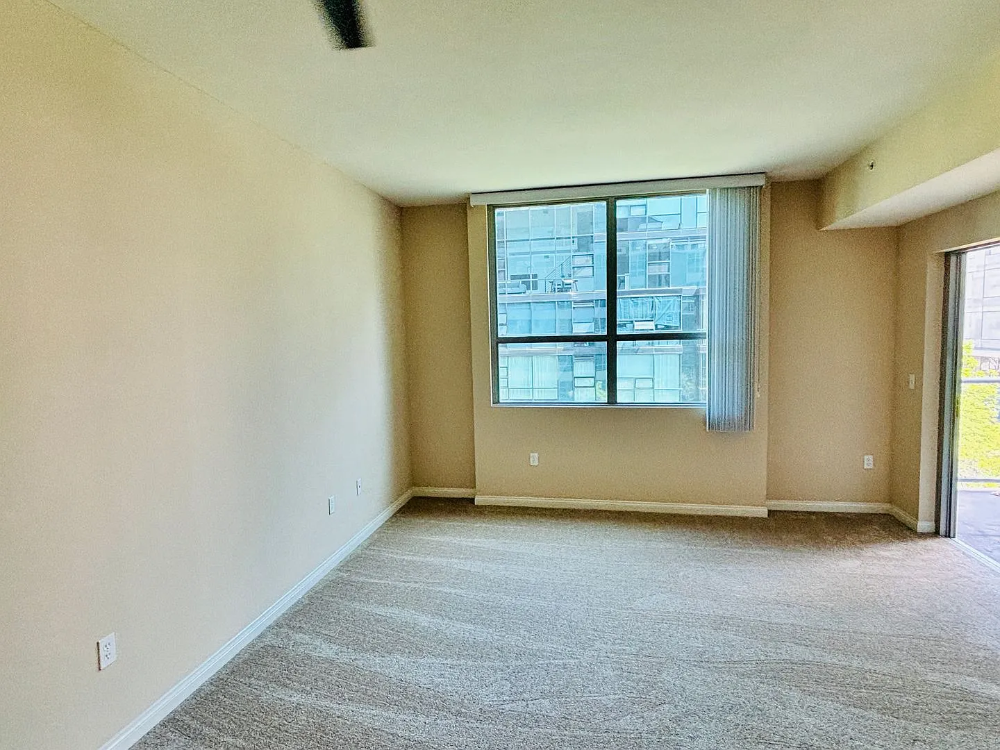 Beautiful Condo Adjacent To Petco Park - Parking Included! — Photo 3
